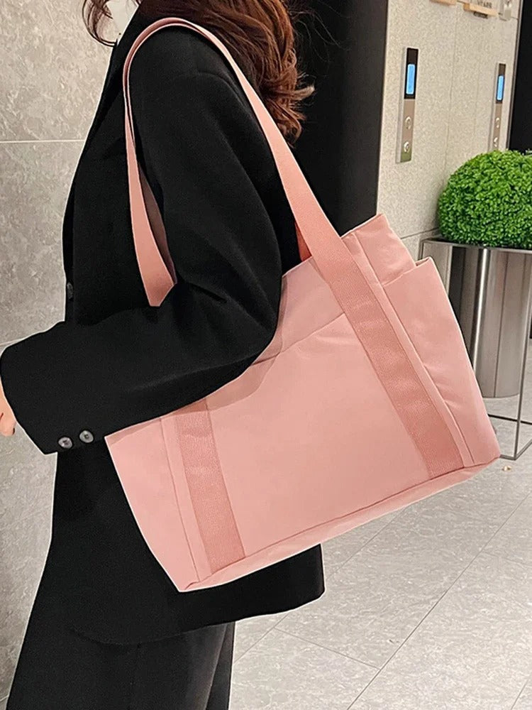 Borsa a tracolla da donna: elegante, spaziosa e perfetta per l'uso quotidiano - Salute Farma