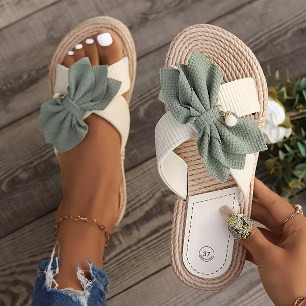 Ciabatte Donna con Fiocco Floreale e Suola in Rafia – Sandali Piatti Estivi Boho Mare Spiaggia